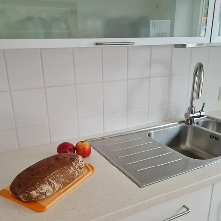 On The Salamanderburg Апартаменты Ширке